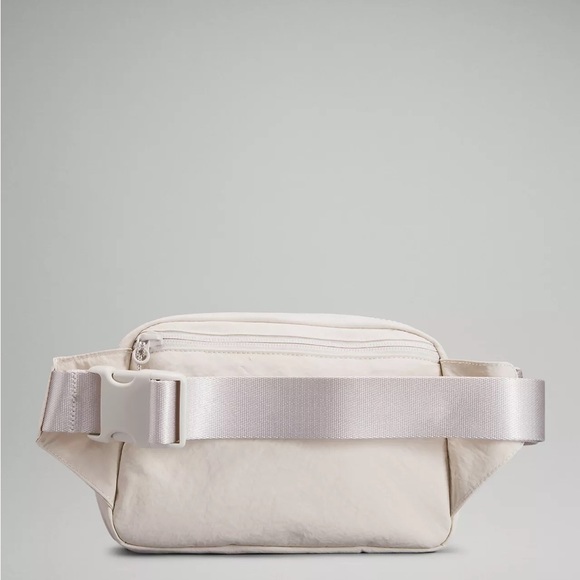 NWT Lululemon Everywhere Belt Bag Large 2L- White Opal - Picture 4 of 6